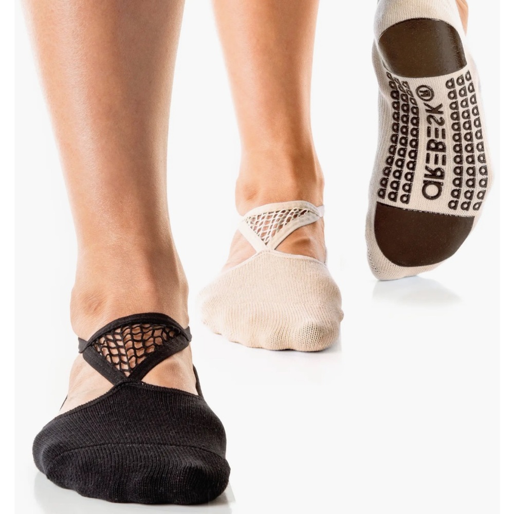 Arebesk NWT Muse Assorted 2-Pack No-Slip Closed Toe Socks Med